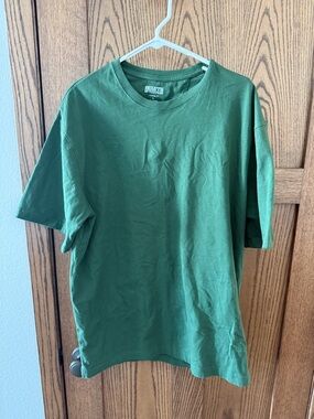 Duluth Trading Co Men's Crewneck Tee in Green